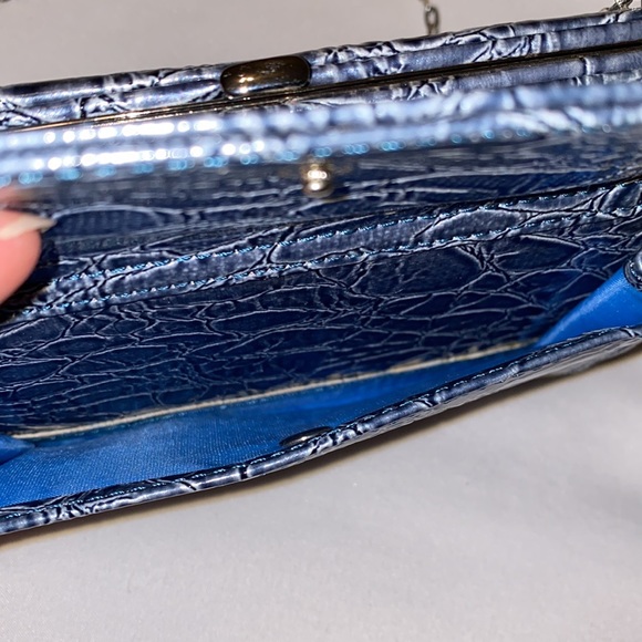 ❄️ The Metropolitan Clutch Clasp Wallet Blue Reptile Textured Chain - Picture 8 of 8
